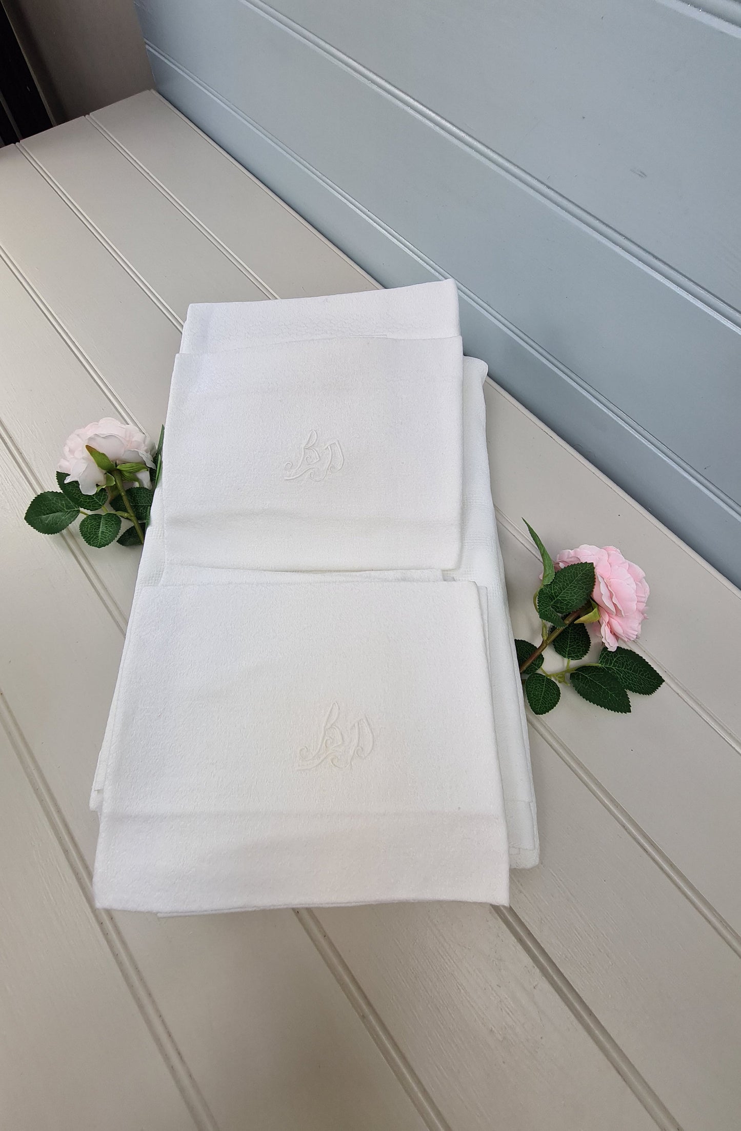 Set 12 BD BJJ French vintage monogram napkins & tablecloth Immaculate