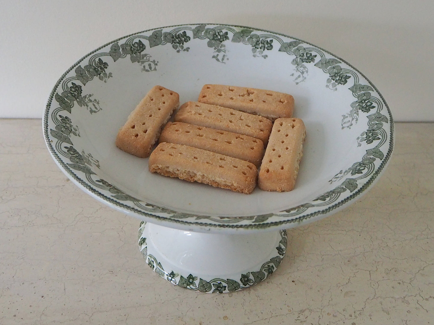 Vintage Moulin des Loups et Hamage 1900s Violetta design cake stand