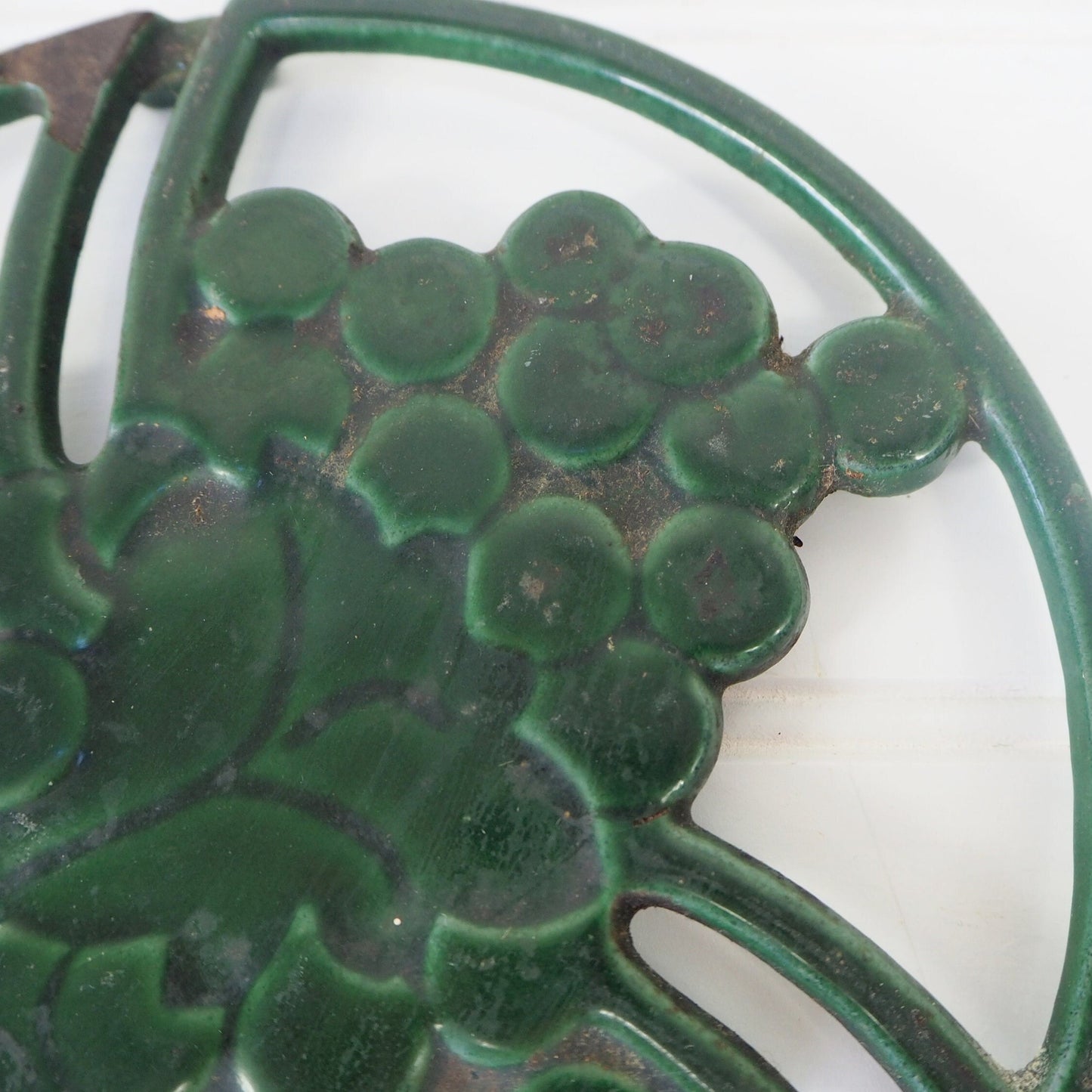 French vintage trivet Cast iron Rare green grape design Round ornate decorative pot stand Pan holder Country Kitchen Worktop protector Gift